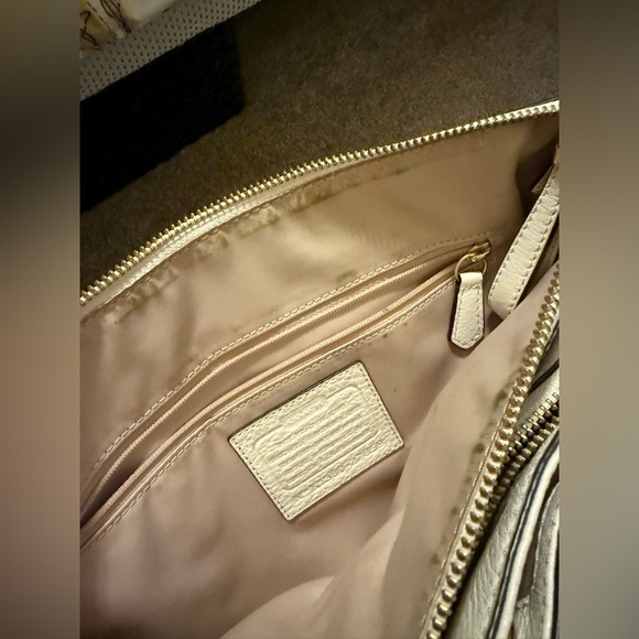 Coach Pebbled Leather Off White Shoulder Bag - Picture 8 of 8